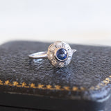 Bague marguerite vintage en or blanc 14 carats avec saphir (env. 0,60 ct) et diamants (env. 0,16 ct), années 1960