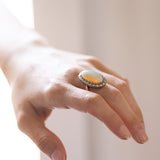 Anello vintage in oro 18K con opale australiano arlecchino e diamanti di taglio brillante (0.80ctw), anni '50