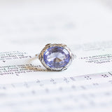 Anello antico in oro bianco 18K con zaffiro sintetico e diamanti, anni '20/'30