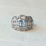 Anello antico in oro bianco 18K con spinello e diamanti, anni '20