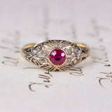 Anello Art Nouveau in oro 18K e argento, con rubino e rosette di diamante, anni '20 - Antichità Galliera