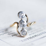 Anello trilogy antico in oro 18K e argento con diamanti di taglio Vecchia Europa (0.65ctw ca.), anni '20