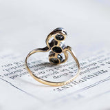 Anello trilogy antico in oro 18K e argento con diamanti di taglio Vecchia Europa (0.65ctw ca.), anni '20