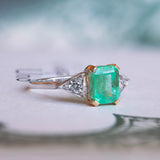 Nouvelle bague en or 18 carats avec émeraude (1,75 ct) et diamants (0,17 ct)