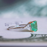 Nouvelle bague en or 18 carats avec émeraude (1,75 ct) et diamants (0,17 ct)