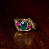 Anello antico in oro 14K con pietra verde, rubini e perline, primi del '900 - Antichità Galliera