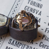 Anello antico in oro 18K con corallo rosa e turchesi, primi del '900 - Antichità Galliera