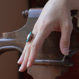 Anello antico in oro 18K con corallo rosa e turchesi, primi del '900