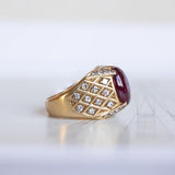 Anello da uomo vintage in oro 18K con rubino centrale e diamanti, anni '60