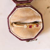 Anello vintage in oro 18K con rubini e diamanti (0.10ctw ca.), anni '70