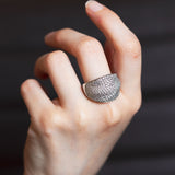 Anello in oro bianco 14K con pavé di diamanti di taglio brillante, anni '80