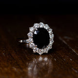 Anello vintage in oro bianco 18K, con zaffiri e diamanti taglio brillante, anni '60 - Antichità Galliera