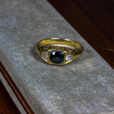 Anello antico in oro 18K con zaffiro e rosette, primi del '900 - Antichità Galliera