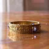 Braccialetto semirigido in oro 18K inciso a mano, con zaffiri e diamanti, primi del '900 - Antichità Galliera