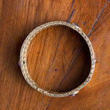 Braccialetto semirigido in oro 18K inciso a mano, con zaffiri e diamanti, primi del '900 - Antichità Galliera