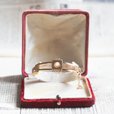 Bracciale rigido antico in oro 14K con perla centrale, fine '800