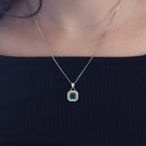Collier vintage in oro bianco 18K con smeraldo (0.89ct ca.) e diamanti (0.16ctw ca.), anni '70/'80