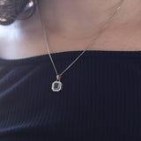 Collier vintage in oro bianco 18K con smeraldo (0.89ct ca.) e diamanti (0.16ctw ca.), anni '70/'80