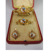 Parure in oro con bracciale, spilla e orecchini con smalti e cofanetto originale. Fine '800 - Antichità Galliera