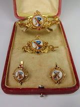 Parure in oro con bracciale, spilla e orecchini con smalti e cofanetto originale. Fine '800 - Antichità Galliera