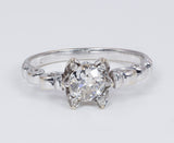 Anello solitario in oro bianco 18k con diamante centrale di 0.55ct, anni 40