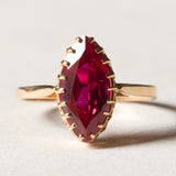 Anello vintage in oro 18K con rubino sintetico, anni '70