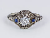 Anello Art Déco in oro bianco 18K con diamante centrale e zaffiri, anni '20/'30