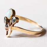 Anello antico in oro 18K con opale e paste di vetro verdi, anni '10/'20