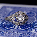 Anello Art Déco in oro bianco 18K con diamanti e zaffiri