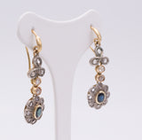 Boucles d'oreilles anciennes en or et argent avec saphirs et rosettes de diamants, vers 1920