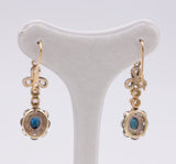 Boucles d'oreilles anciennes en or et argent avec saphirs et rosettes de diamants, vers 1920