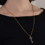 Ciondolo vintage a forma di chiave in oro giallo e in oro bianco 10K con diamanti (0.10ctw ca.), anni '60