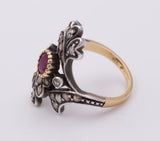 Anello vintage in oro e argento con rosette e rubino centrale