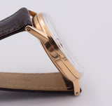Orologio da polso vintage Movado in oro con calendario completo, 1950
