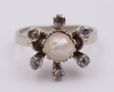 Anello vintage in oro bianco con perla e rosette , anni 30