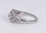 Anello antico in platino con diamante centrale ( 0.70 ct ) e diamanti laterali, anni 10/20 - Antichità Galliera