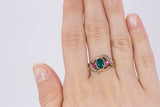 Anello antico  in oro 14k con pasta di vetro verde e rossa e perline . Primi del '900 - Antichità Galliera