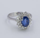 Anello vintage in oro bianco con zaffiro centrale e diamanti