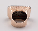 Anello Art Decò in oro e argento con corallo, diamanti e onice