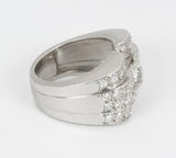 Anello vintage in oro con diamante centrale di 1ct c.a e diamanti laterali, anni 50