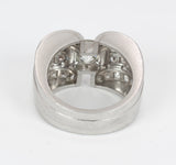 Anello vintage in oro con diamante centrale di 1ct c.a e diamanti laterali, anni 50