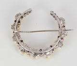 Spilla vintage in oro bianco con perle e rubini, anni 50