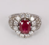 Anello in platino con rubino centrale ( 2.5 ct ) con diamanti taglio brillante (1.2 ct ). Anni 60
