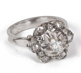 Bague ancienne en or blanc 18 carats avec diamant central et rosettes, années 1930