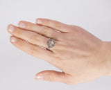 Bague ancienne en or blanc 18 carats avec diamant central et rosettes, années 1930