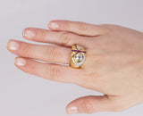 Anello vintage in oro 18k con diamante centrale (1.28ct) e laterale (0,15ct) e pavè di diamanti e rubini, anni 70