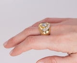 Anello vintage in oro 18k con diamante centrale (1.28ct) e laterale (0,15ct) e pavè di diamanti e rubini, anni 70