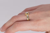 Anello vintage in oro 18k con diamante centrale ( 0.3ct circa ) e diamanti laterali, anni 60