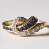 Anello vintage in oro 18K con zaffiri (0.16ctw ca.) e diamanti (0.28ctw ca.), anni '70
