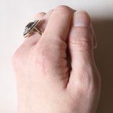 Anello vintage a margherita in oro 18K e argento con zaffiro e diamanti di taglio rosetta, anni '50